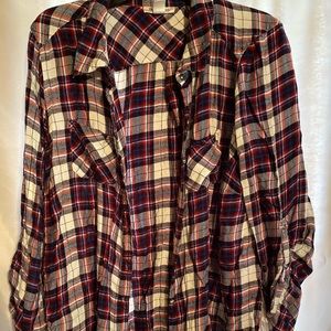 Plaid 3/4 sleeve button down blouse.